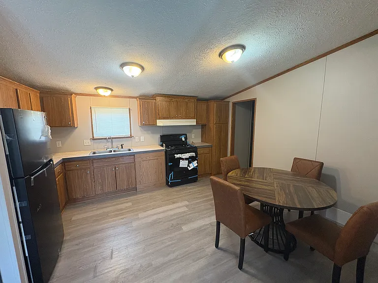 8395 Quill Dr — Photo 3