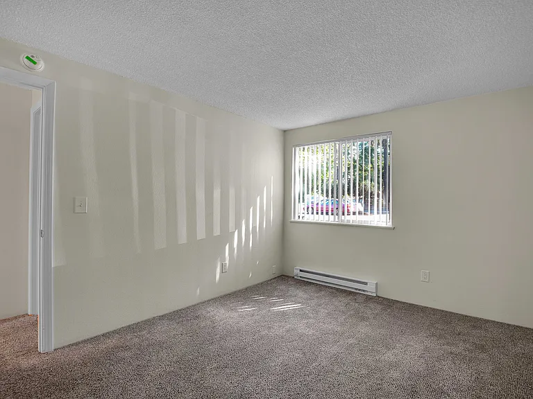 Riverview Apartments — Photo 38