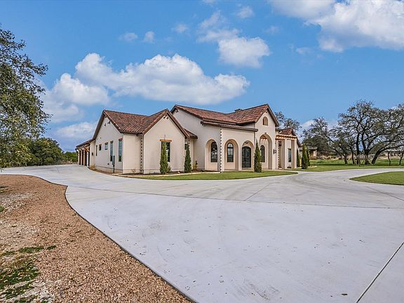 2nd image of 401 Eagle Ridge