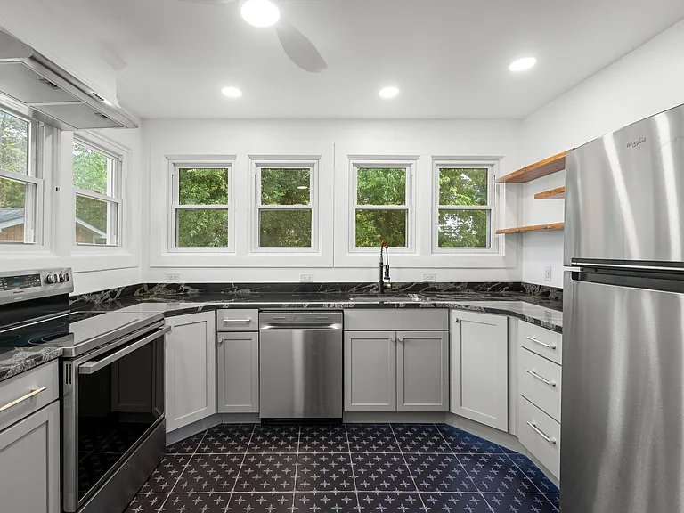 422 W Clifford St #4 — Photo 1
