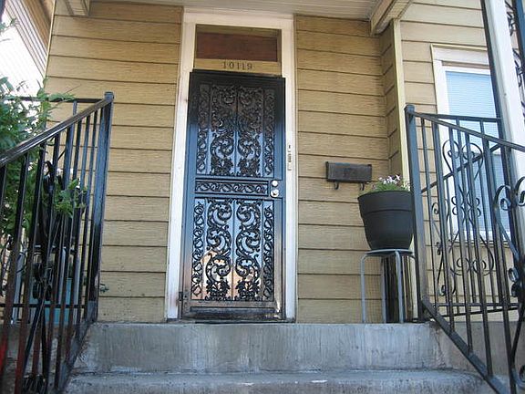 4th image of 10119 S Avenue L