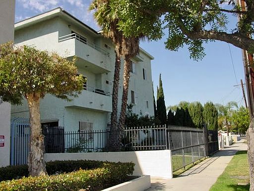 1st image of 933 N Banning Blvd APT 3
