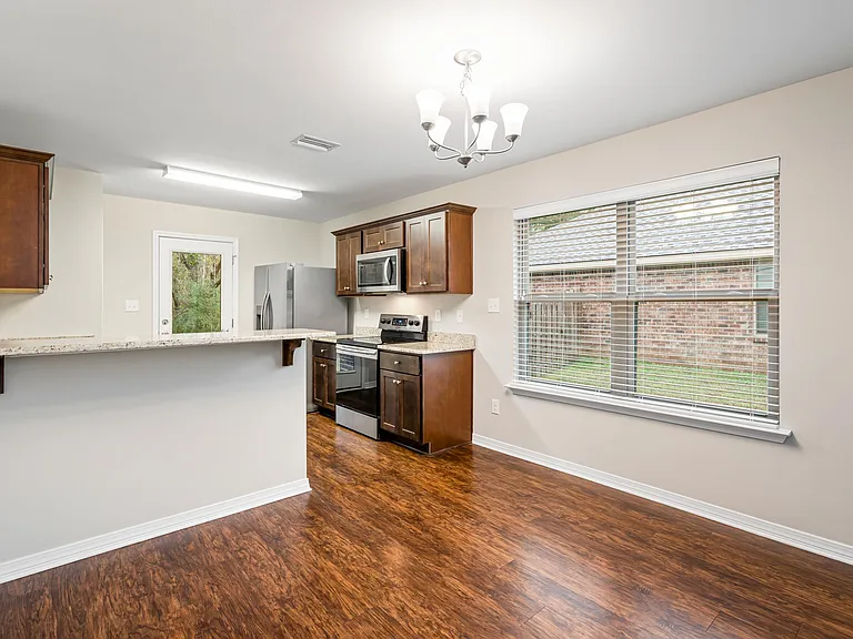 3836 Chesterfield Ln — Photo 5