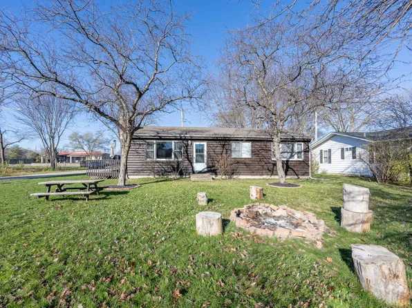 1100 Chipstone Dr, South Elgin, IL 60177