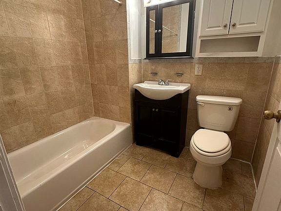 4th image of 349 Summit Ave APT 1R