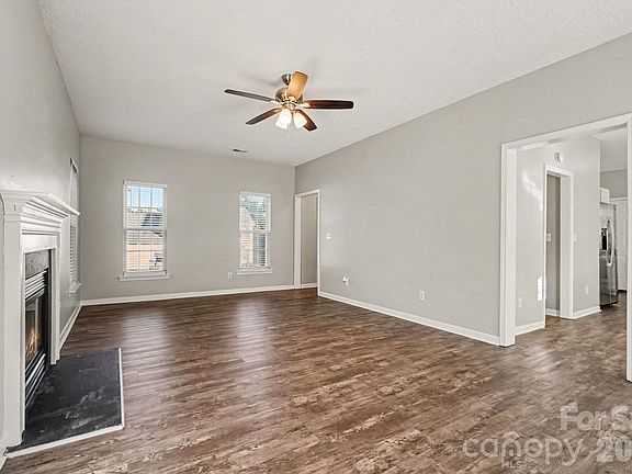 3rd image of 1009 Sandy Point Dr SW