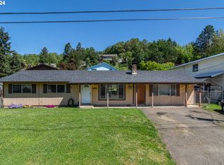 1402 Newton Creek Rd, Roseburg, OR 97470