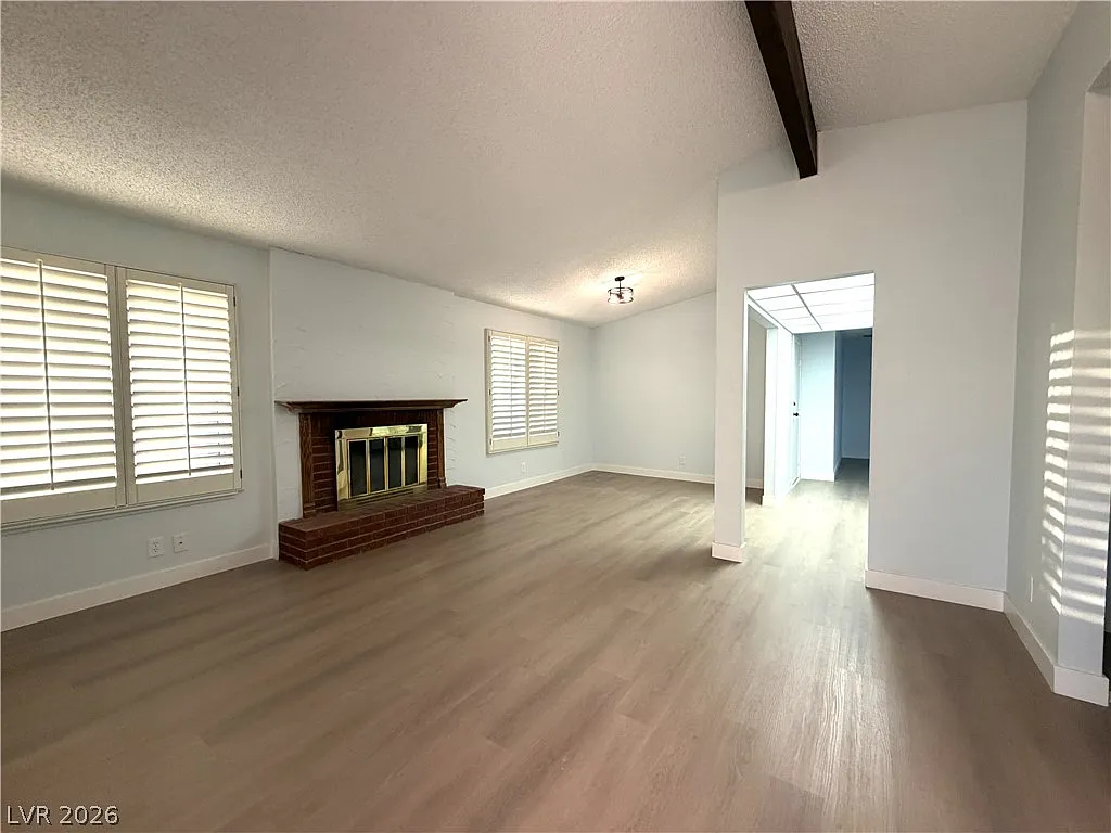 3 bed, 2.0 bath, 1613 sqft, $1,840 — Photo 2