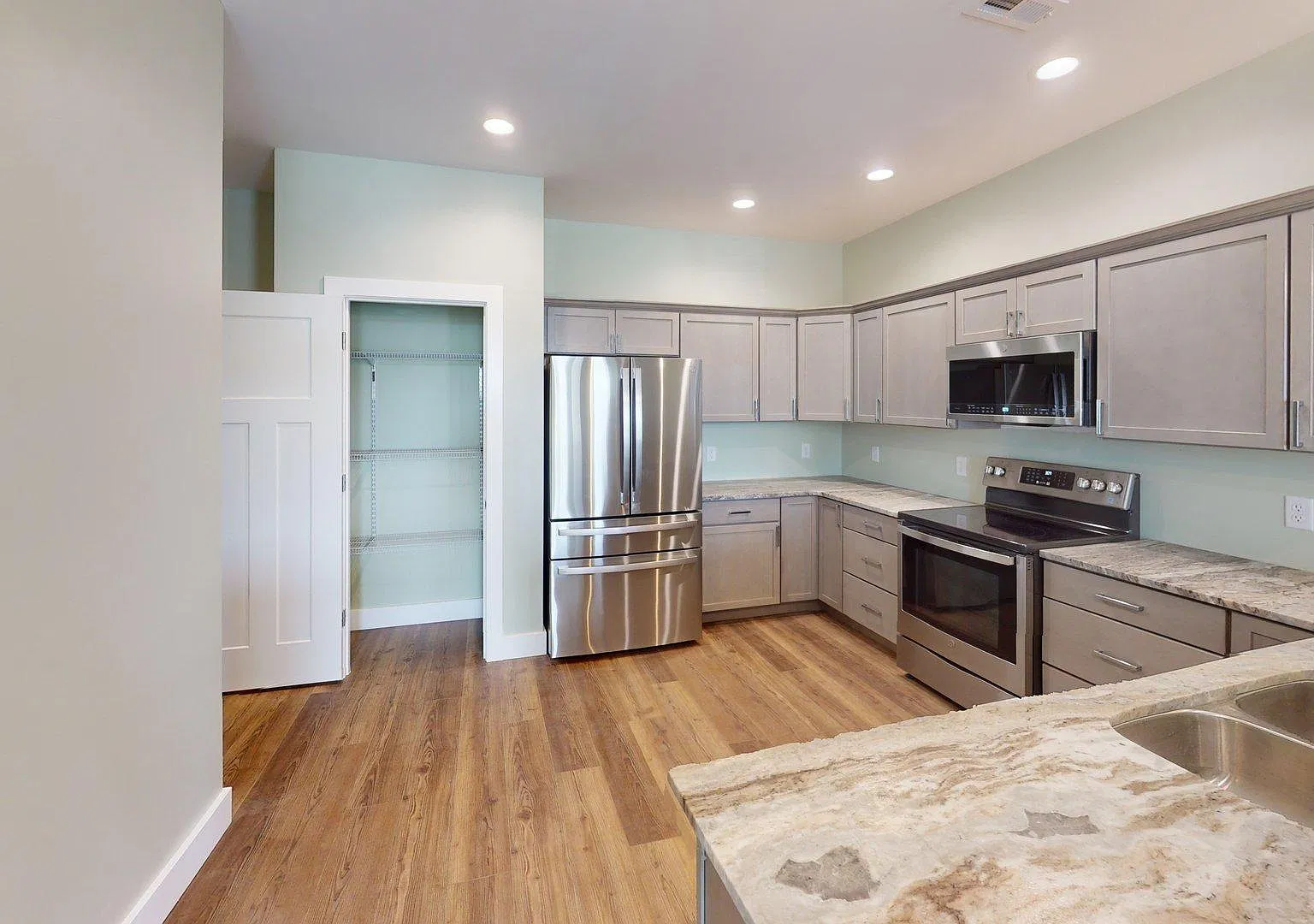 2 bed, 1221 sqft, $1,800 — Photo 1