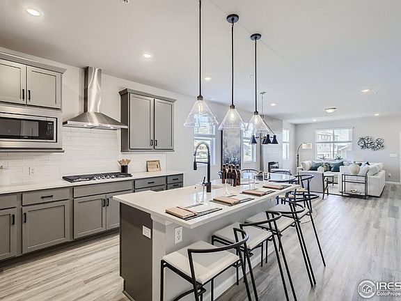 4th image of 821 Emmerson Blvd