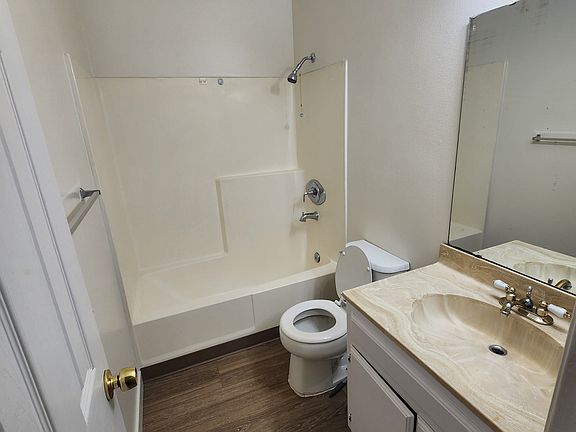 Downstairs full bath