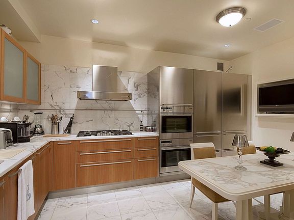 5th image of 80 Columbus Cir #72C