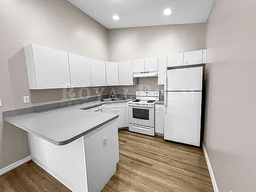 2130 NE 8th Pl Photo 1