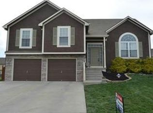 926 Southfork St, Lansing, KS 66043