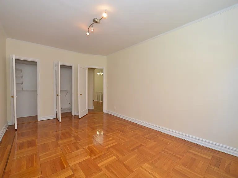 15 Bay 38 St #2 — Photo 7
