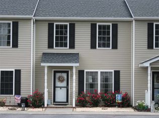 202 14th St APT C, Grottoes, VA 24441