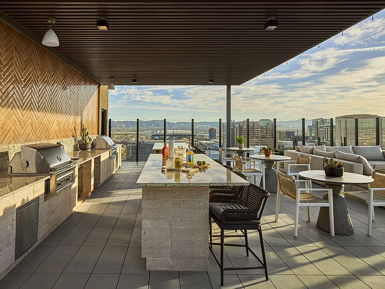 Skye on 6th — Photo 8