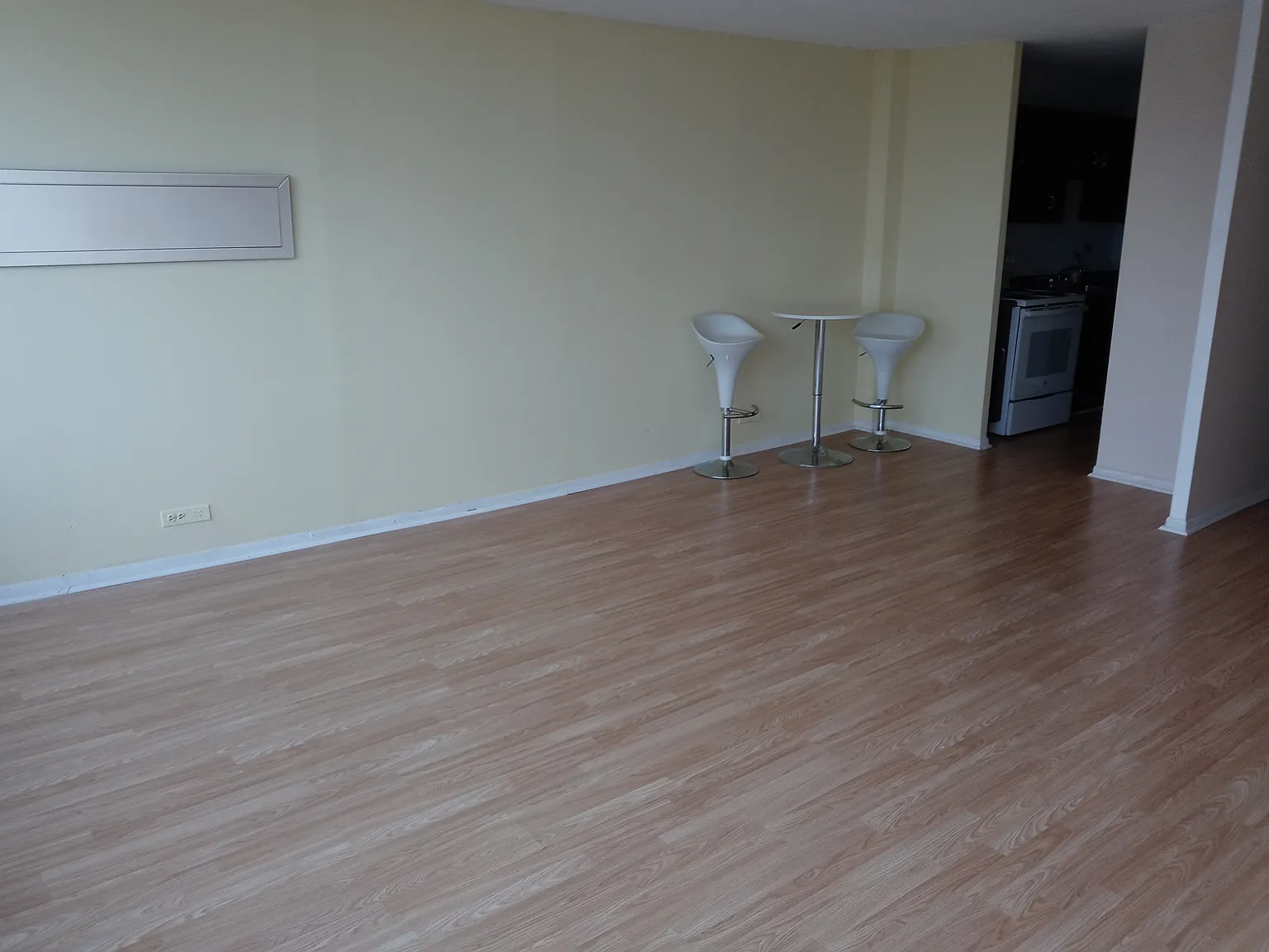 2 bed, 950 sqft, $1,985 — Photo 3