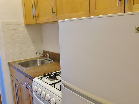 4th image of 527 E 88th St APT 1C