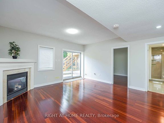 3rd image of 2229 Glazebrook Cir