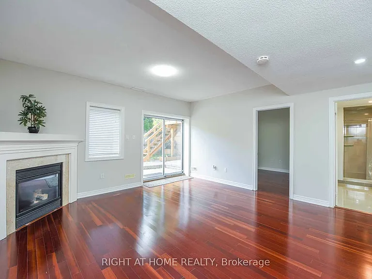 2229 Glazebrook Cir #LOWER — Photo 3