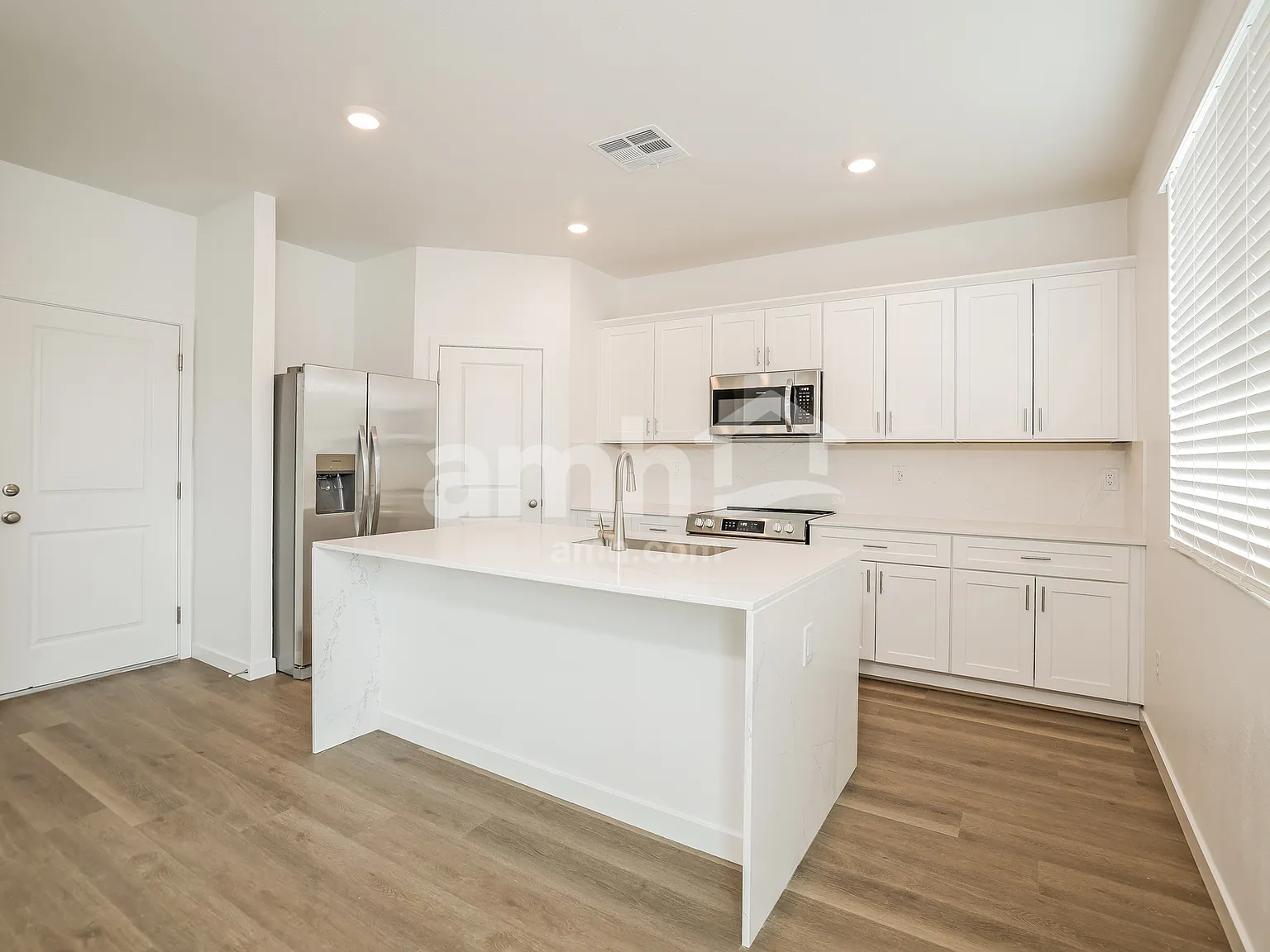3 bed, 2.5 bath, 2069 sqft, $3,035 — Photo 3