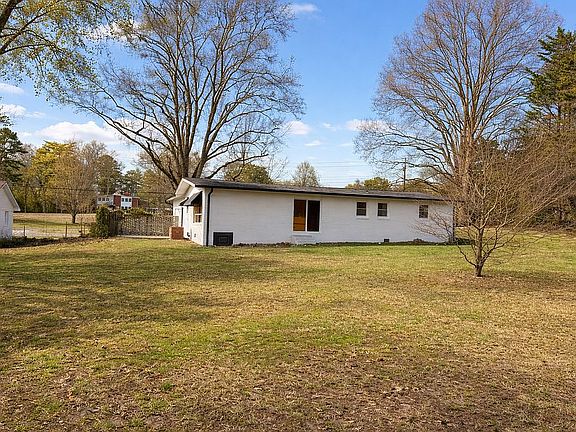 3rd image of 127 W John Hand Rd