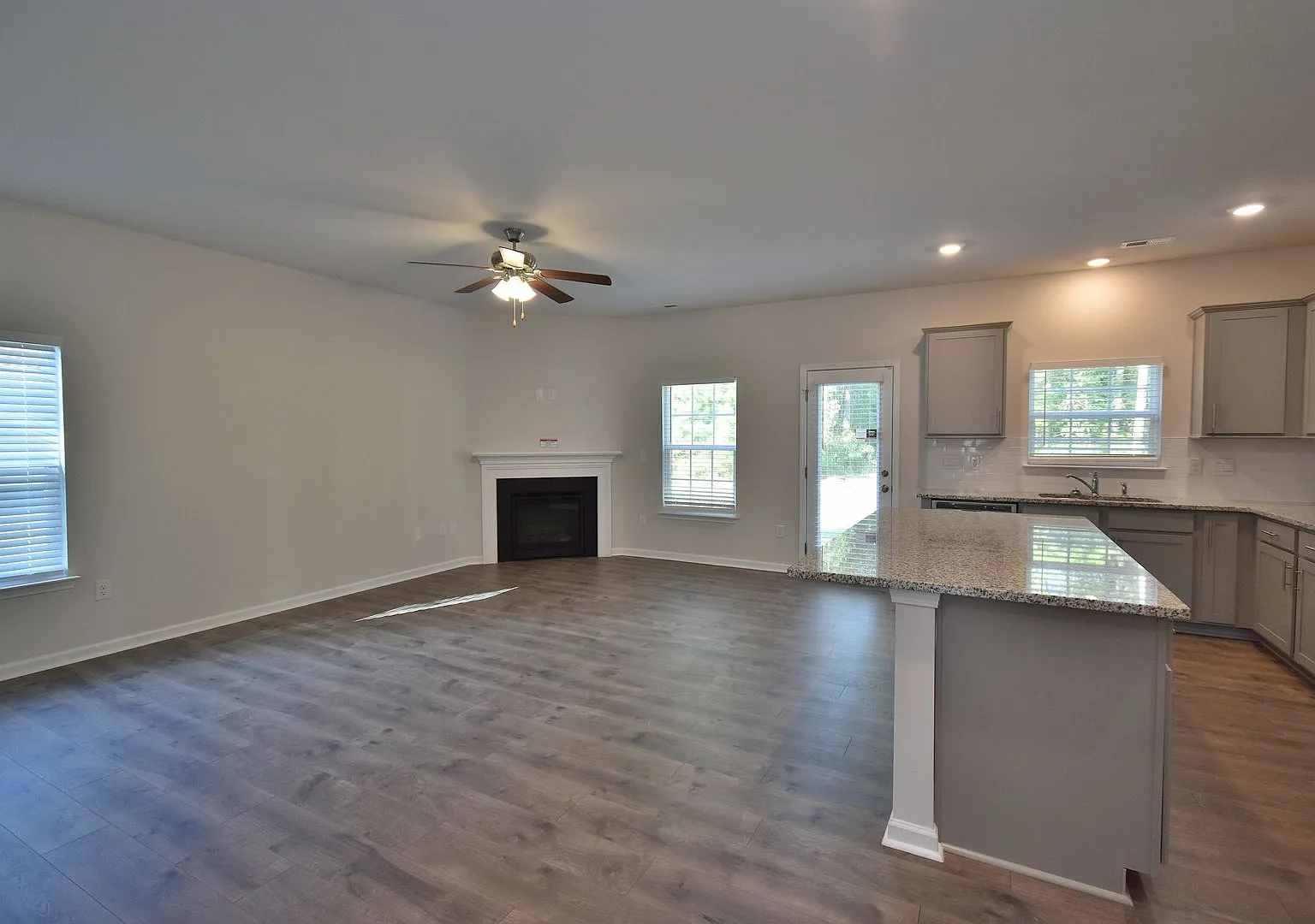 163 Rosemount — Photo 4