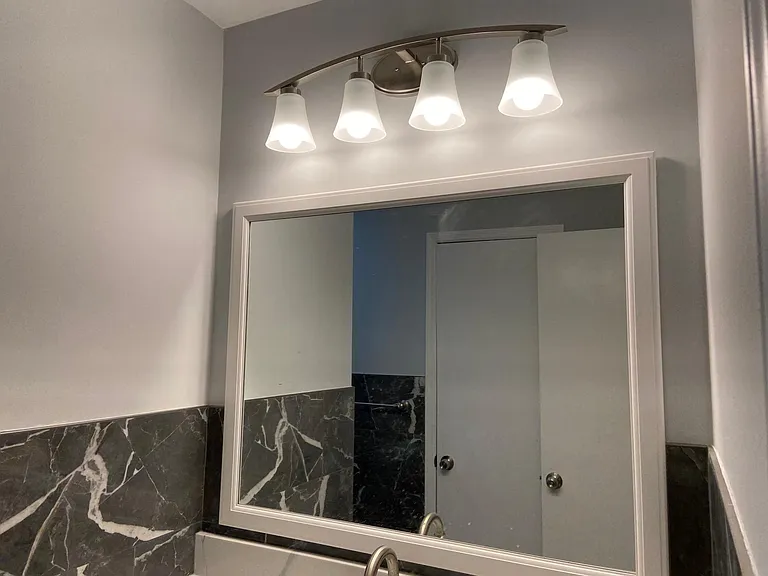 Page Ave — Photo 6