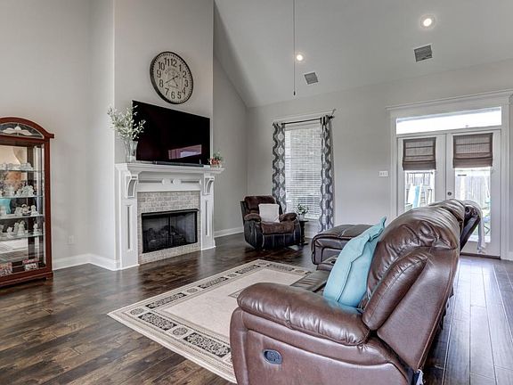 3rd image of 406 Misty Wind Dr