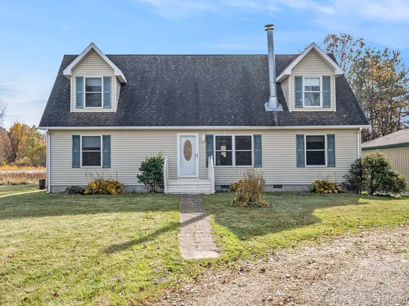 509 Miller Lake Rd, Columbiaville, MI 48421