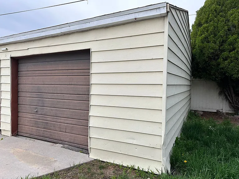 227 E Louise Ave — Photo 22