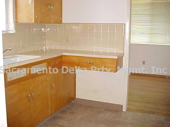 4th image of 1725 Opper Ave