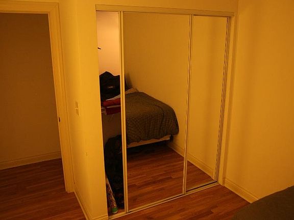 4th image of 915 E 54th St APT 105