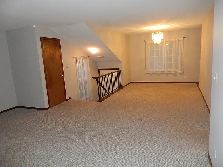975 Westchester Cir — Photo 17