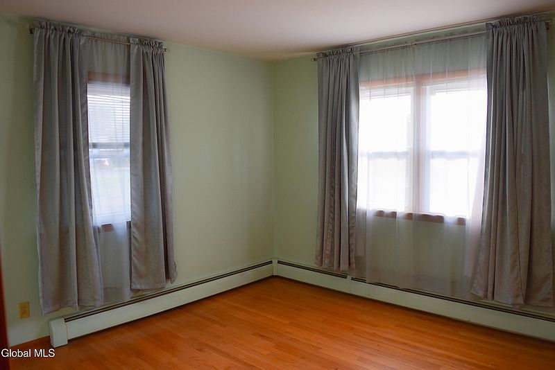 5th image of 468 Elm Avenue