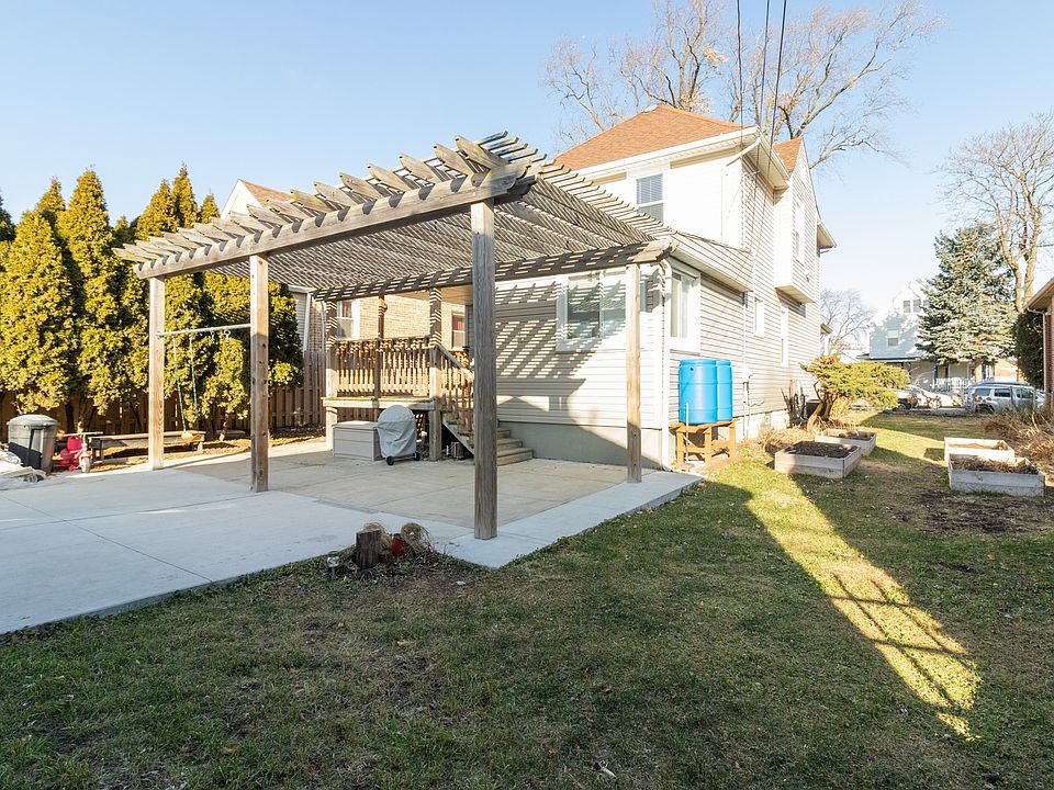 2nd image of 3721 W 64th Pl
