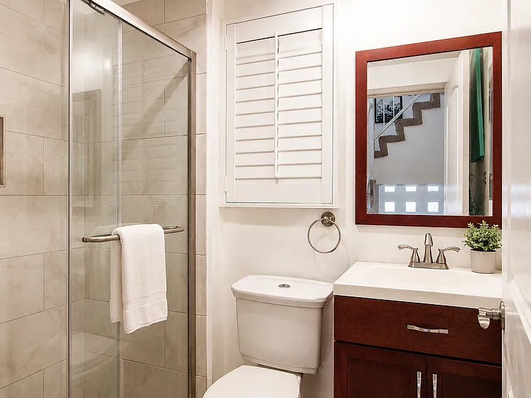1098 Everett Pl — Photo 13