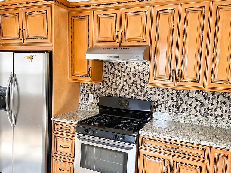 136 Bennett Ave #T — Photo 10