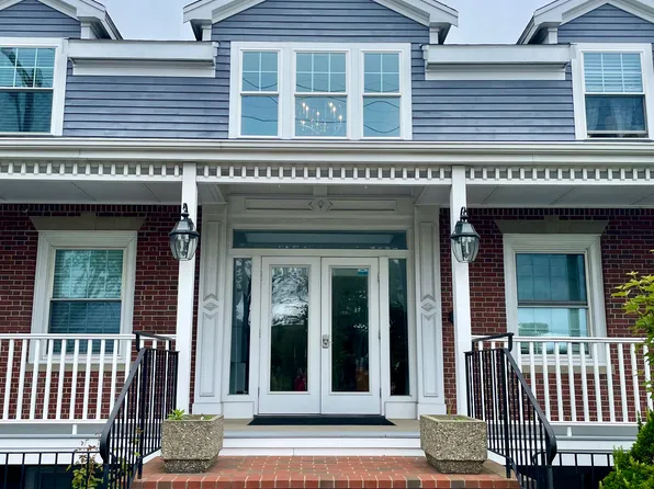 30 Elm Ave #B1, Hyannis, MA 02601