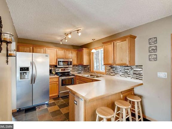 5th image of 220 Evergreen Dr