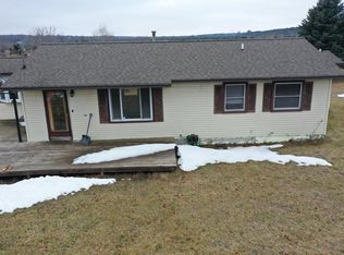 7821 N 11th Rd, Mesick, MI 49668