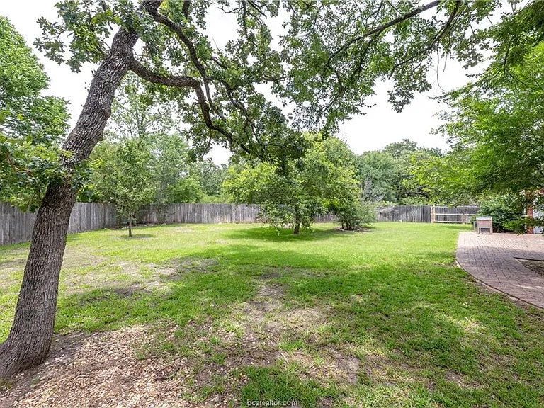 4601 Valley Brook Cir — Photo 33