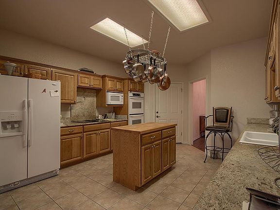 5th image of 601 Lupine Ln