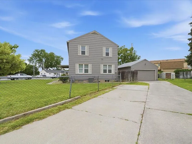 1347 Thayer Dr — Photo 20