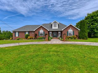 1304 Old Red Ln, Sevierville, TN 37876