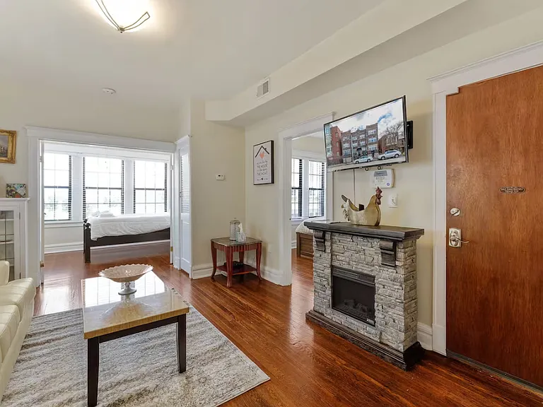 6136 Delmar Blvd #2 — Photo 3