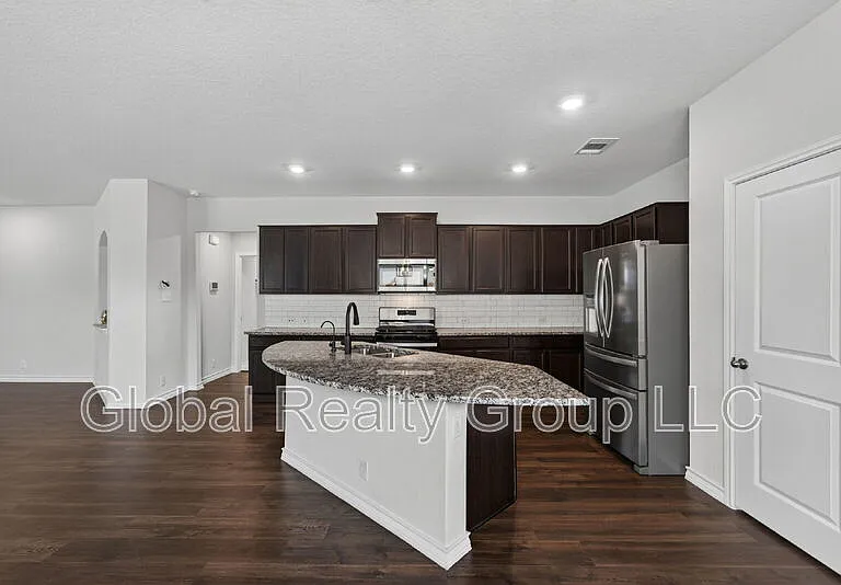 515 Diamond Shls — Photo 12