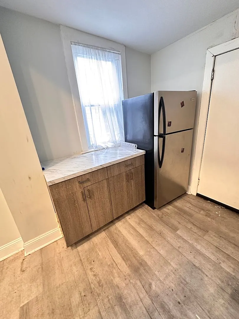 4931 Walnut Street — Photo 2