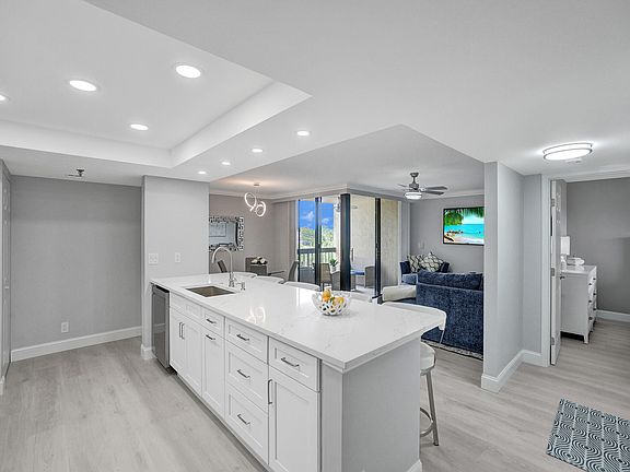 4th image of 955 Egret Cir APT 405